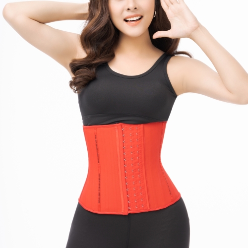 Vân Trang diện cùng Latex Luxury